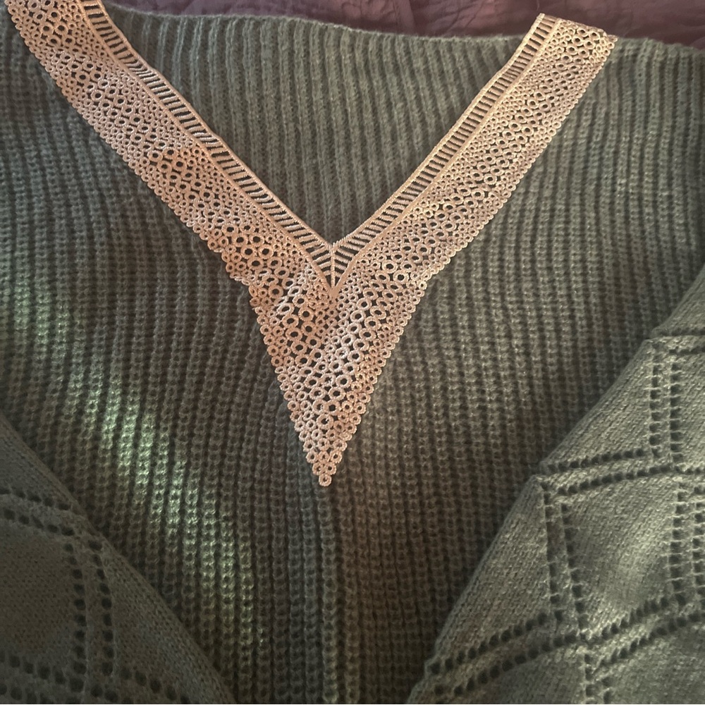 Womens Olive Green XL Sweater Sweater/Top Embroidery Accents Pullover